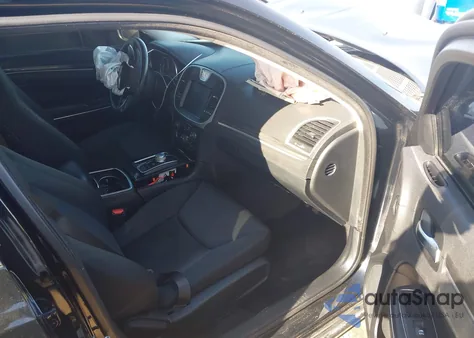 2018 Chrysler 300 Touring z USA, uszkodzony, nr VIN 2C3CCAAG0JH302007